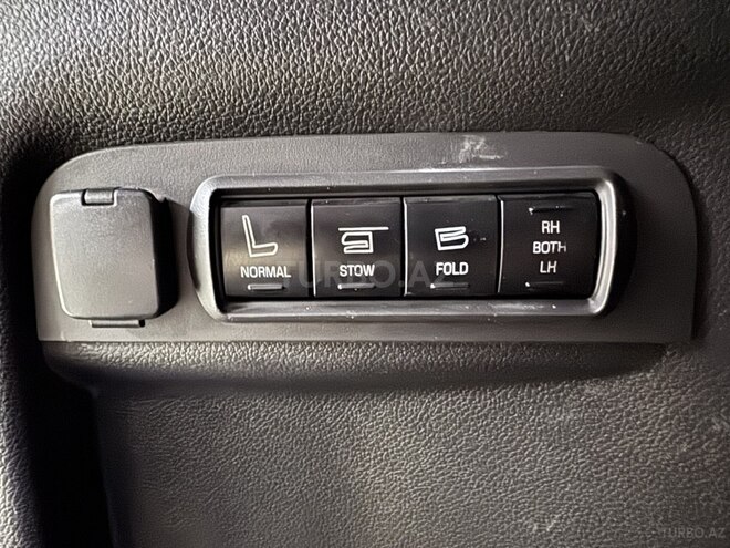 Ford Explorer-22