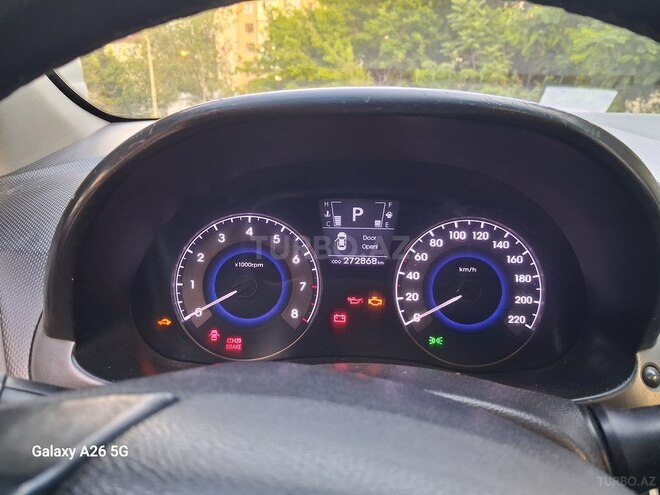 Hyundai Accent-5