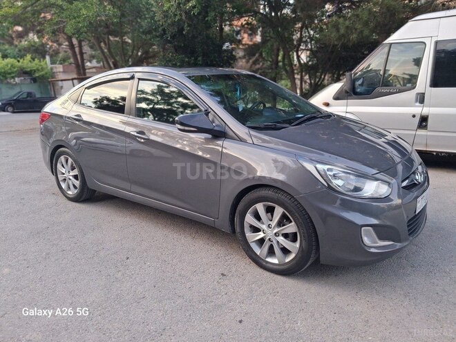 Hyundai Accent-9