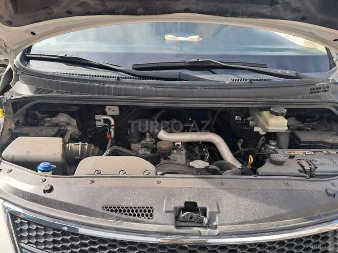 Hyundai H-1-12