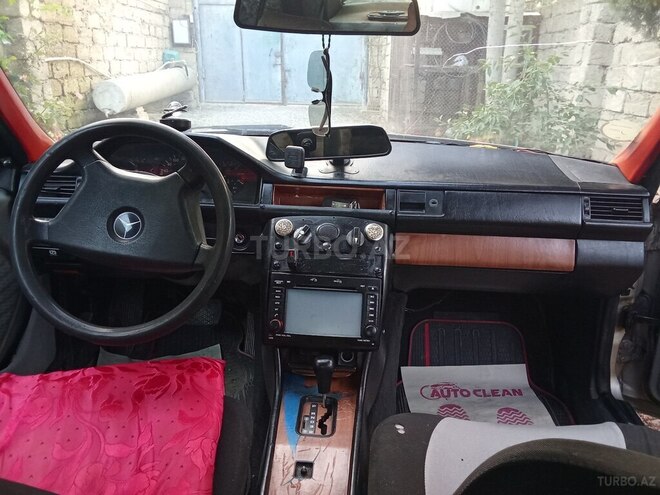 Mercedes 230 E-4