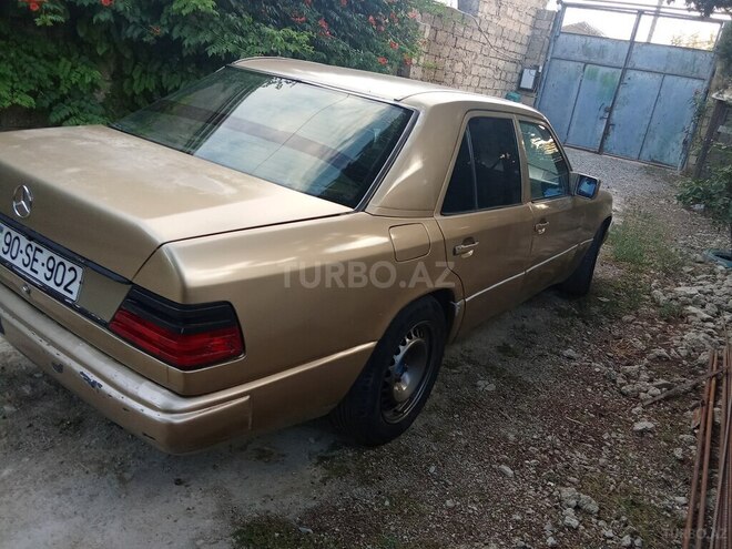 Mercedes 230 E-5