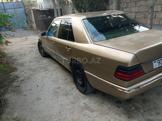 Mercedes 230 E-6