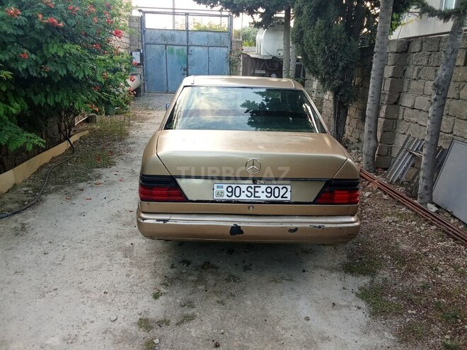Mercedes 230 E-7