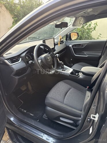 Toyota RAV4-10