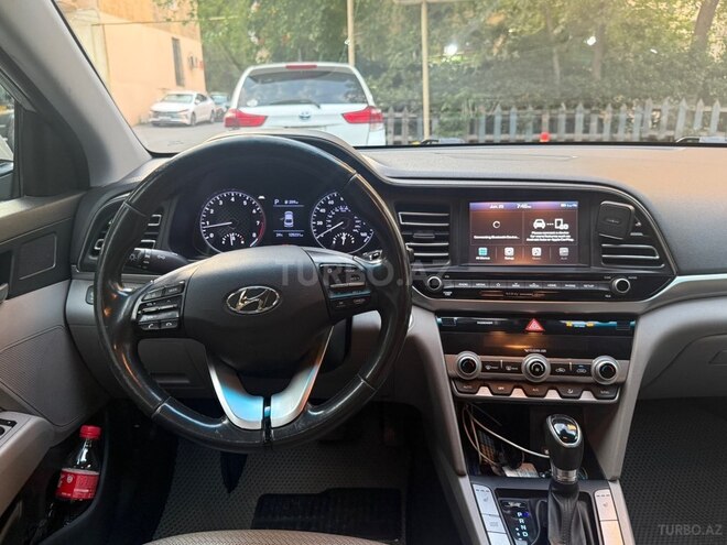 Hyundai Elantra-7