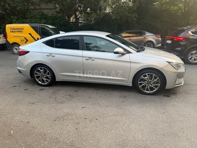 Hyundai Elantra-2