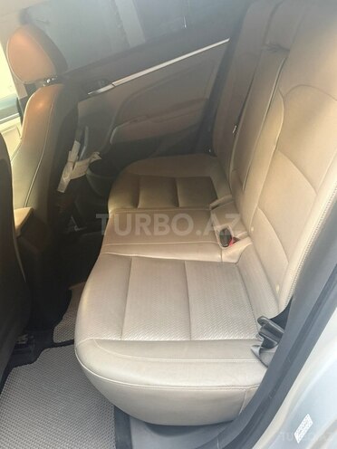 Hyundai Elantra-4