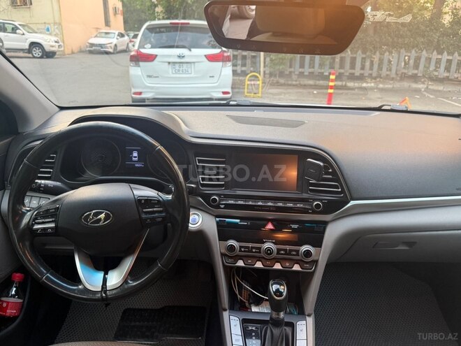 Hyundai Elantra-6