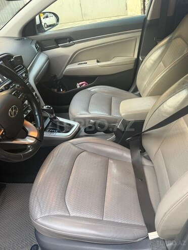 Hyundai Elantra-5