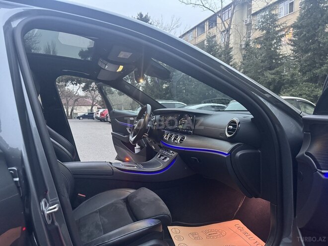 Mercedes E 300 e 4MATIC-7