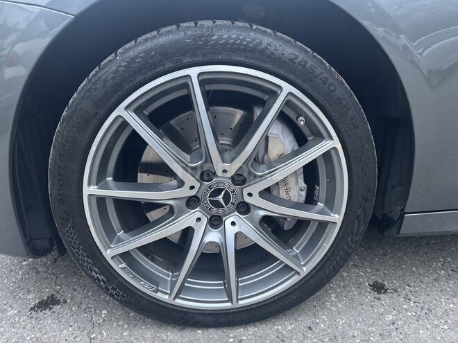 Mercedes E 300 e 4MATIC-13