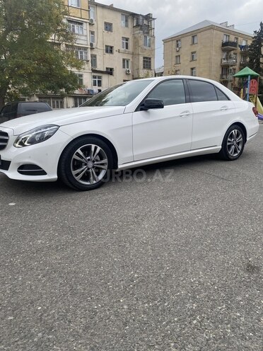 Mercedes E 220-11