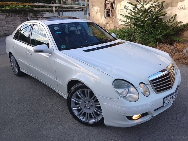 Mercedes E 220-11
