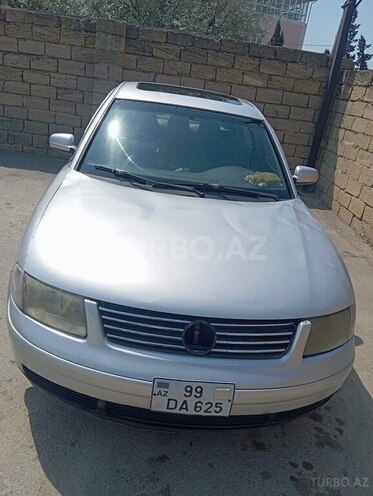 Volkswagen Passat-1