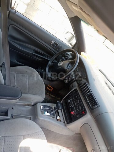 Volkswagen Passat-5