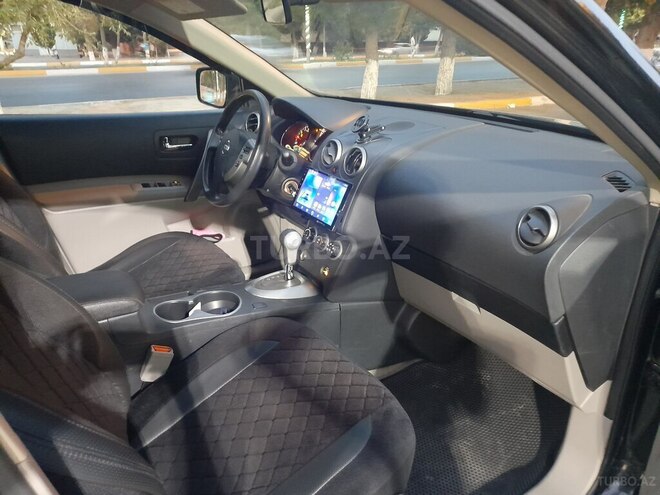 Nissan Rogue-6