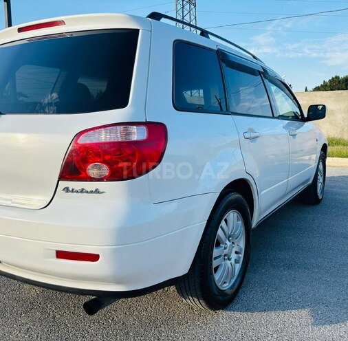 Mitsubishi Airtrek-9
