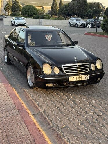 Mercedes E 320-1