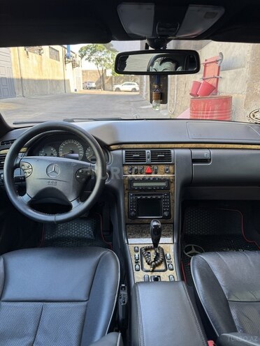 Mercedes E 320-6