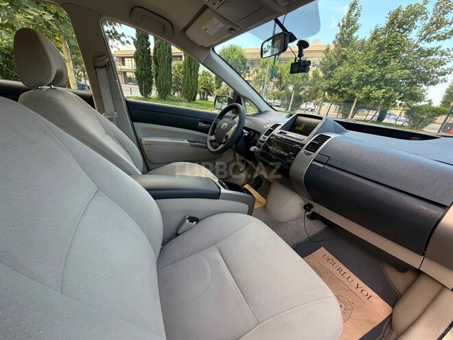 Toyota Prius-12