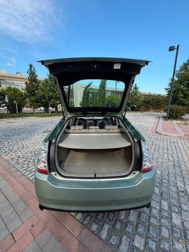 Toyota Prius-9