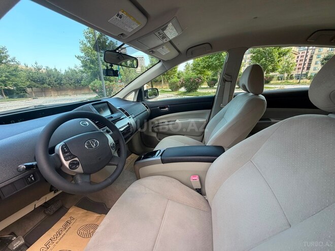 Toyota Prius-11