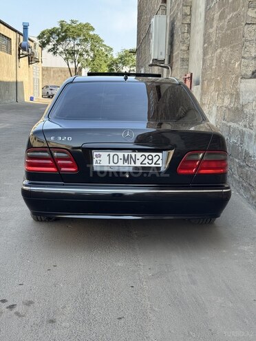 Mercedes E 320-7
