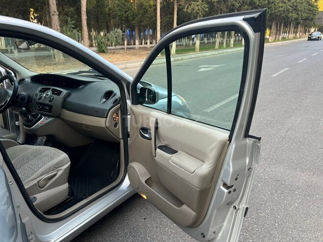 Renault Scenic-12