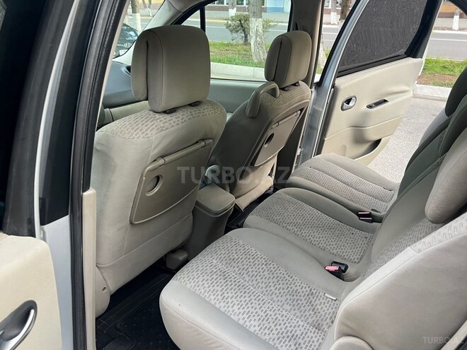 Renault Scenic-15