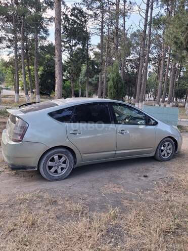 Toyota Prius-4