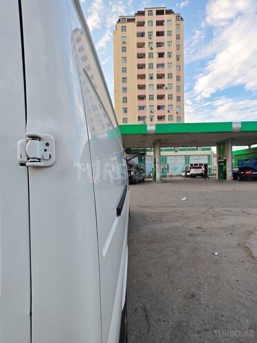 Ford Transit-4
