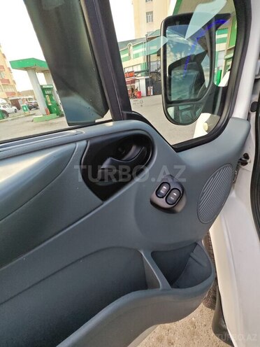 Ford Transit-12