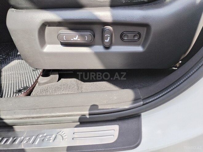 Hyundai Santa Fe-18