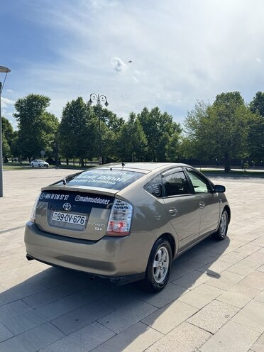 Toyota Prius-3