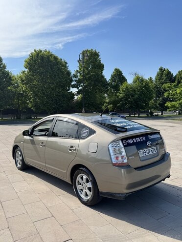 Toyota Prius-4
