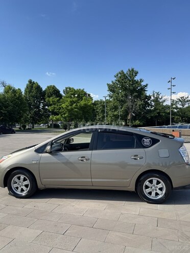 Toyota Prius-5