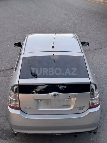 Toyota Prius-5
