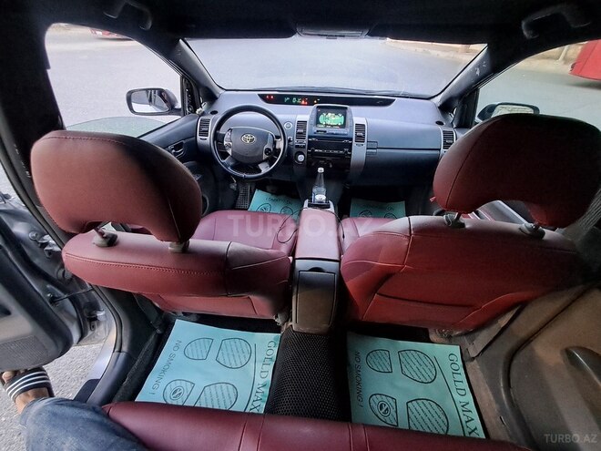 Toyota Prius-18