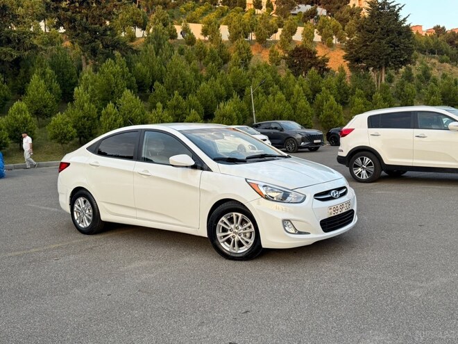 Hyundai Accent-12