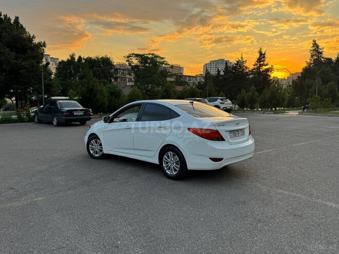 Hyundai Accent-7