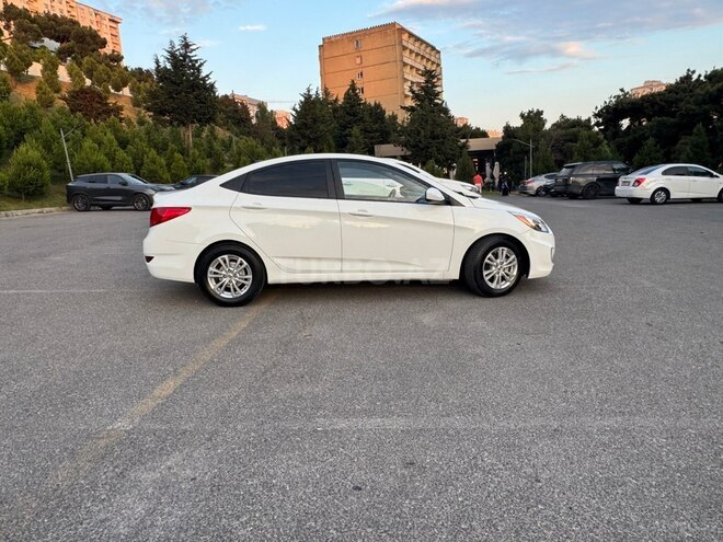 Hyundai Accent-9