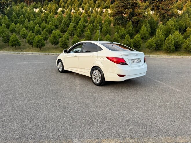 Hyundai Accent-11