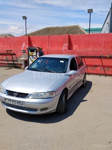 Opel Vectra-4