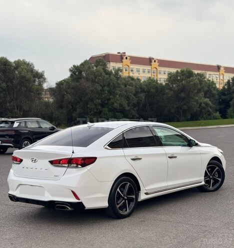 Hyundai Sonata-5