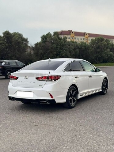 Hyundai Sonata-11