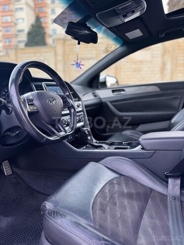Hyundai Sonata-17