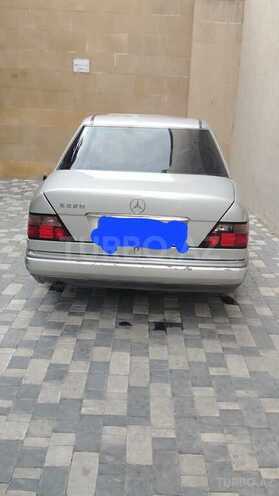 Mercedes 220 E-4