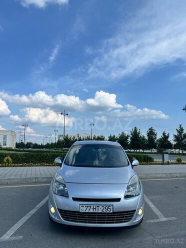 Renault Grand Scenic-1
