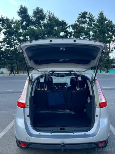 Renault Grand Scenic-7